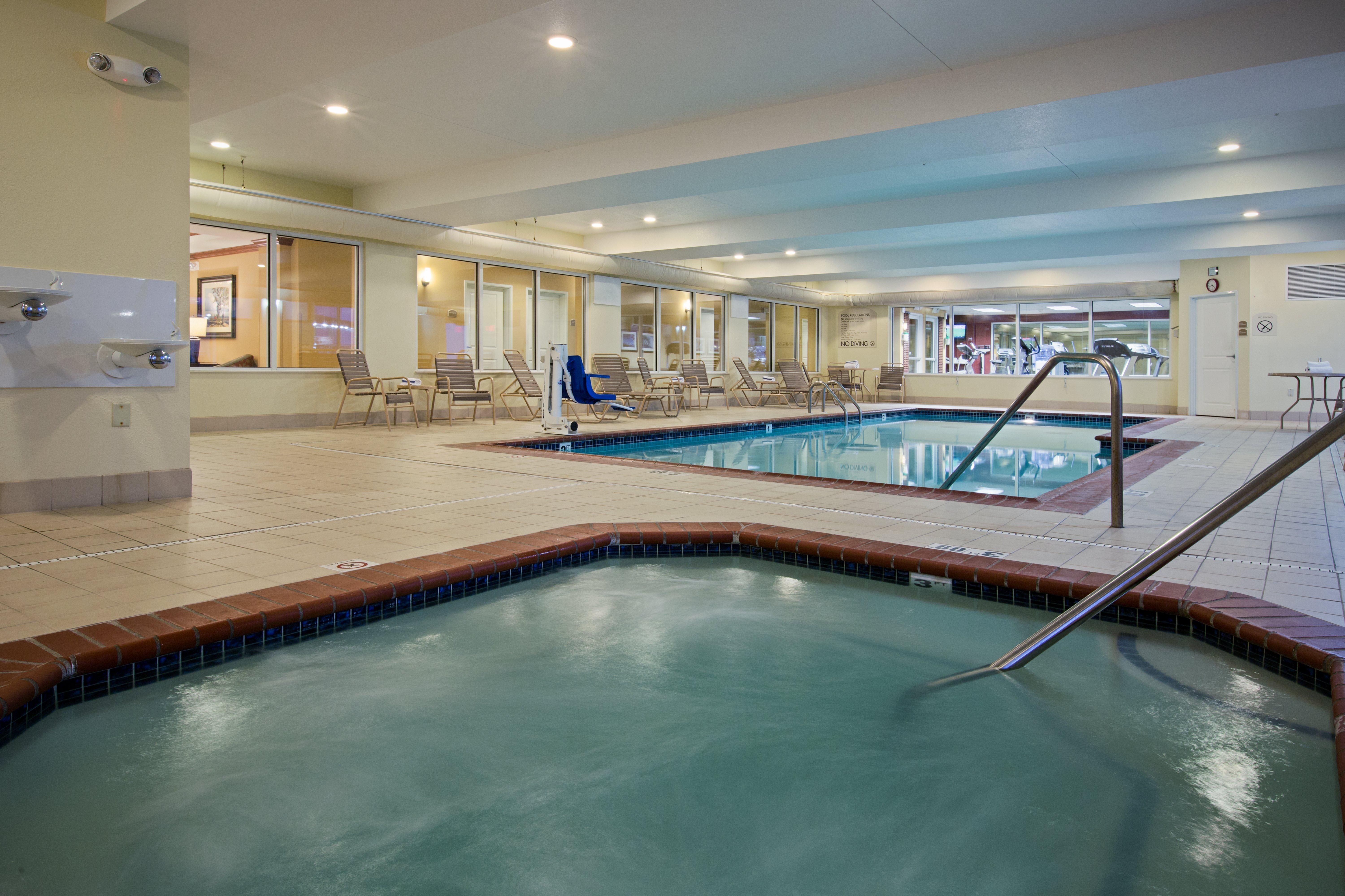 Holiday Inn Express & Suites Vandalia By Ihg Exterior foto